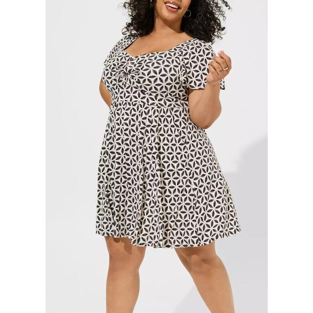 Torrid Twist Front Skater Dress Size 2X Black White Flowy Casual Beachy Resort